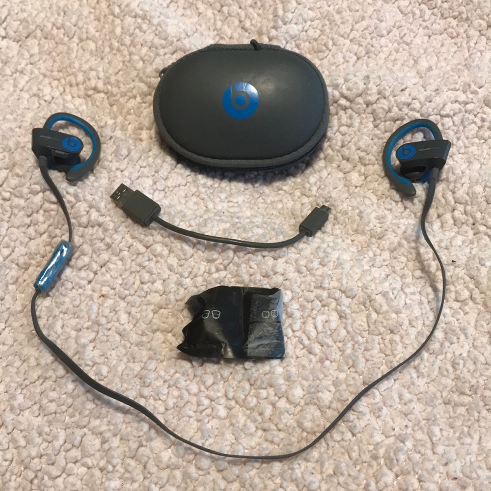 Incredible sounding PowerBeats cordless Bluetooth headphones!
